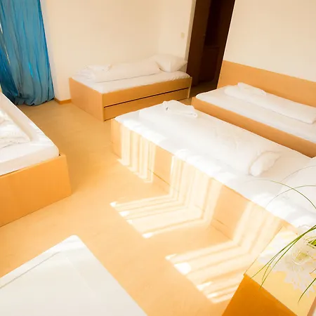 Mynext - Riverside Hostel *