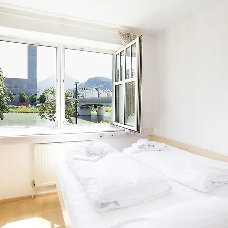 Mynext - Riverside Hostel *