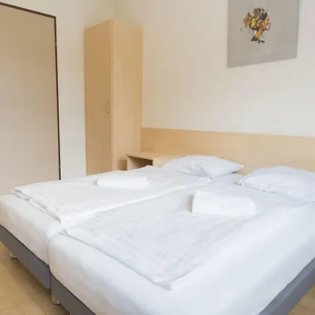 Mynext - Riverside Hostel *