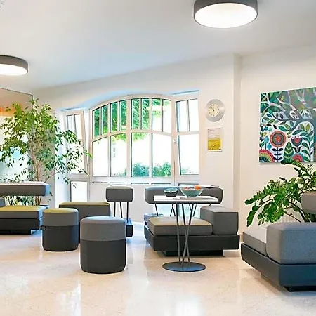 Mynext - Riverside Hostel *