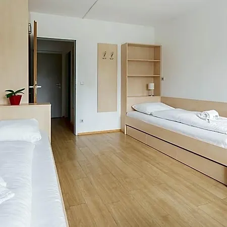 Mynext - Riverside Hostel *