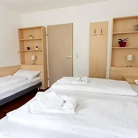 Mynext - Riverside Hostel *