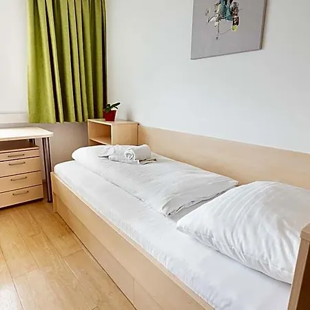 Hostel Mynext - Riverside Salzburg
