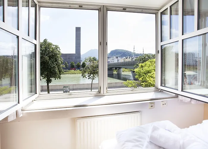 Mynext - Riverside Hostel *