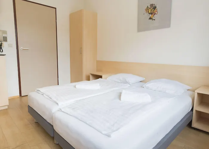 Mynext - Riverside Hostel *