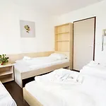 Mynext - Riverside Hostel *