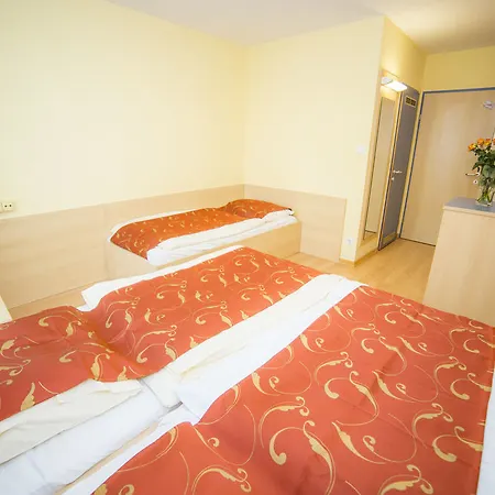 Mynext - Riverside Hostal
