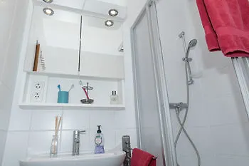Mynext - Riverside Hostal Salzburgo